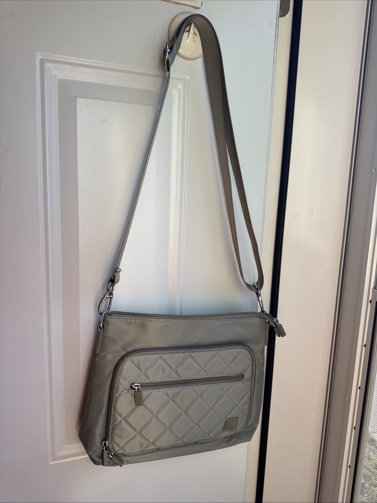 Ihkwip Army Sage Green Sensational Chain Shoulder Purse/Crossbody EUC