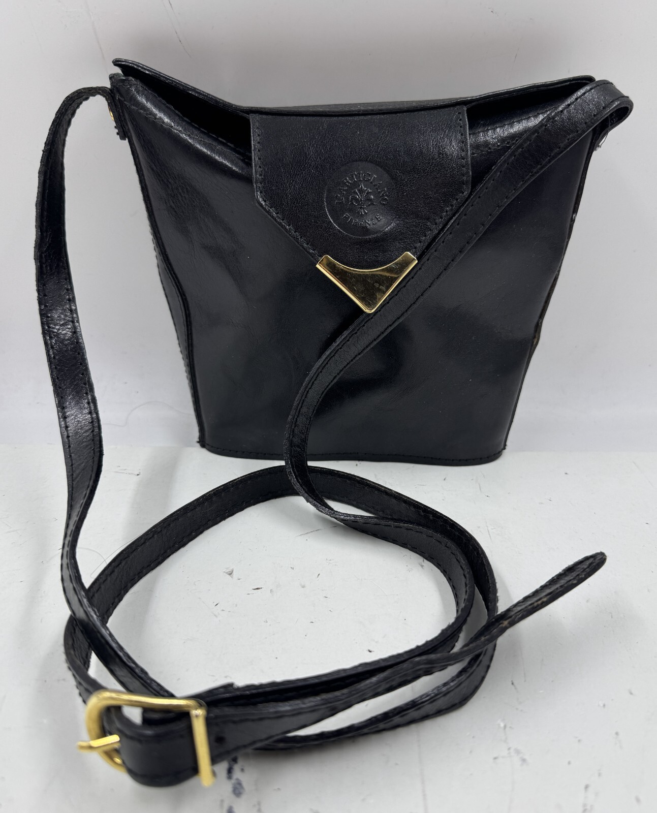 L’artigiano Handbag Women’s Black Leather Crossbody Messenger Bag
