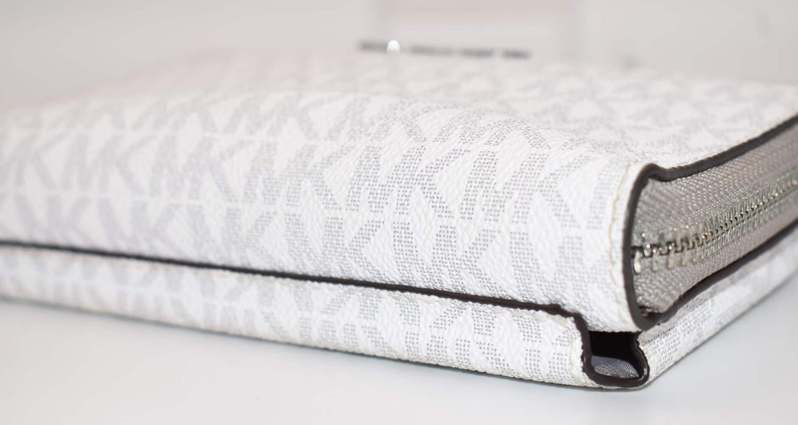 Michael Kors Jet Set Medium Zip Around Phone Holder Wristlet in Bright White