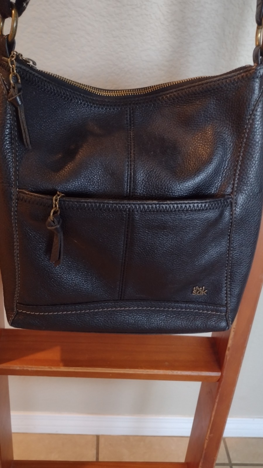 The Y2K Sak Black Pebbled Crossbody Bag Zip Closure Adjustable Strap