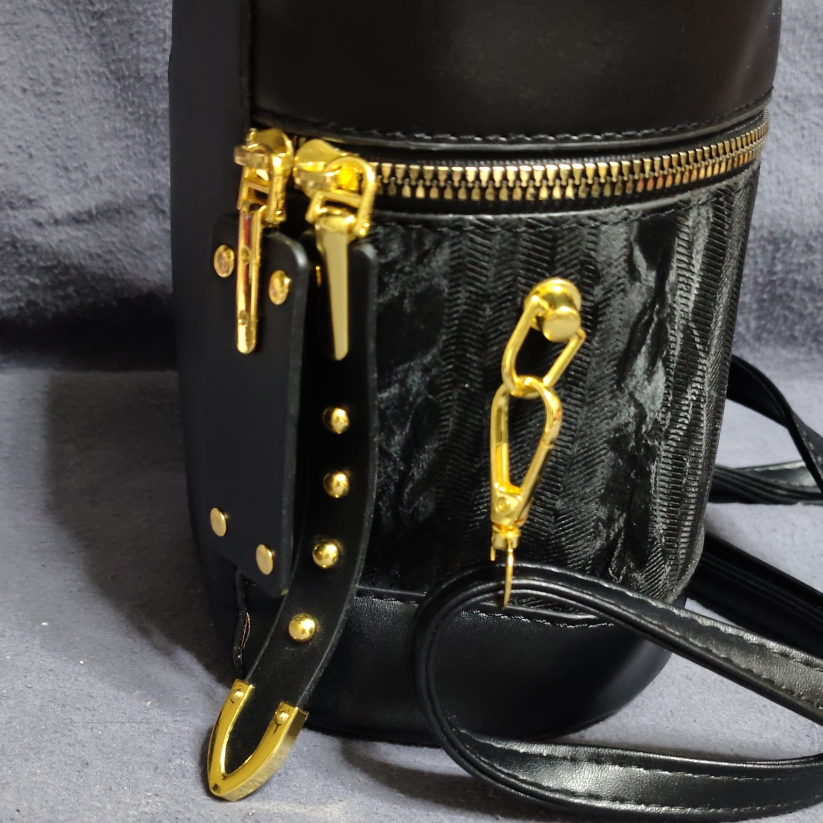 AOIR Women’s Black Cylinder Bucket Bag Gold Hardware Detachable Strap