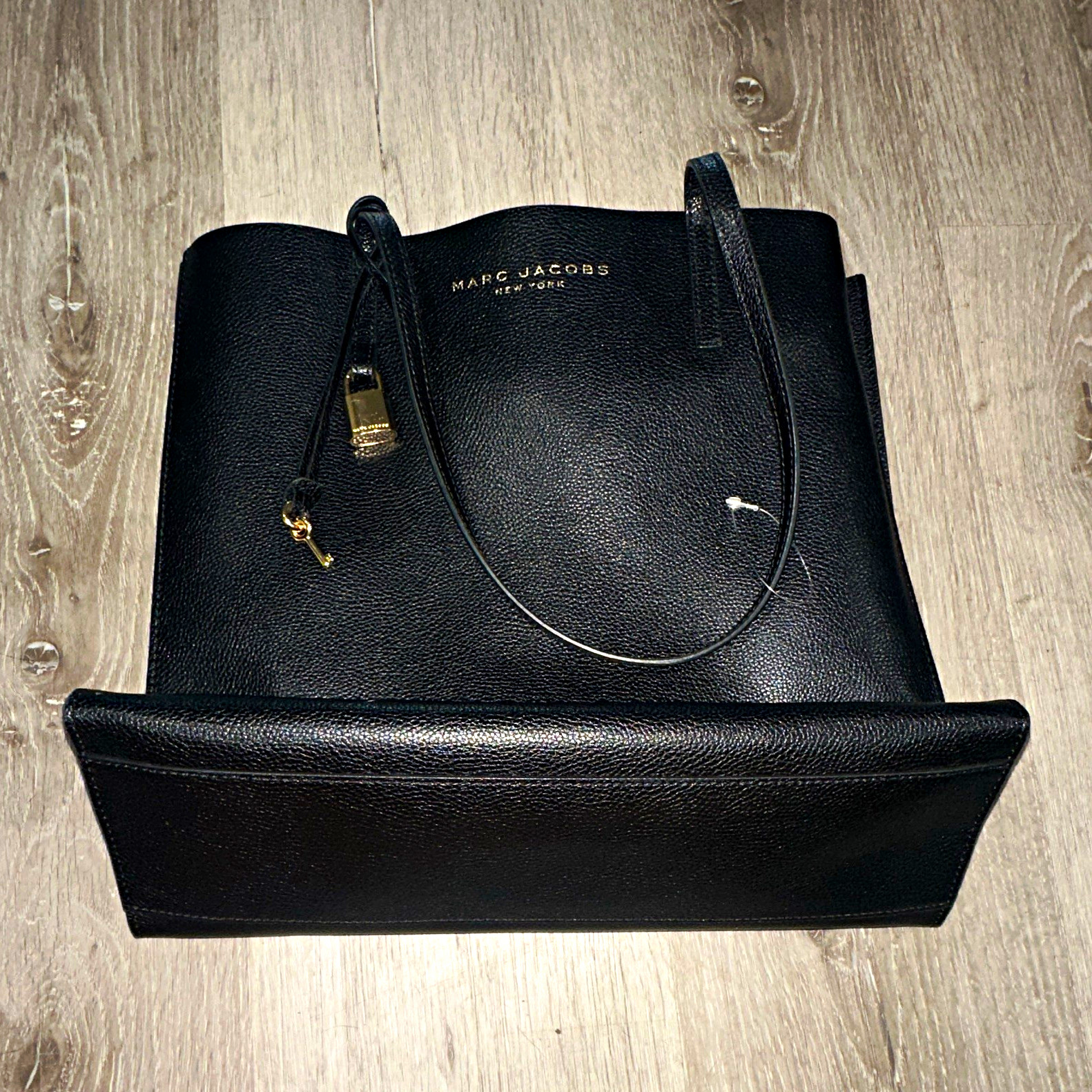 Marc Jacobs Black Large Tote Bag Zip Closure Gold Hardware Charm Key Pockets