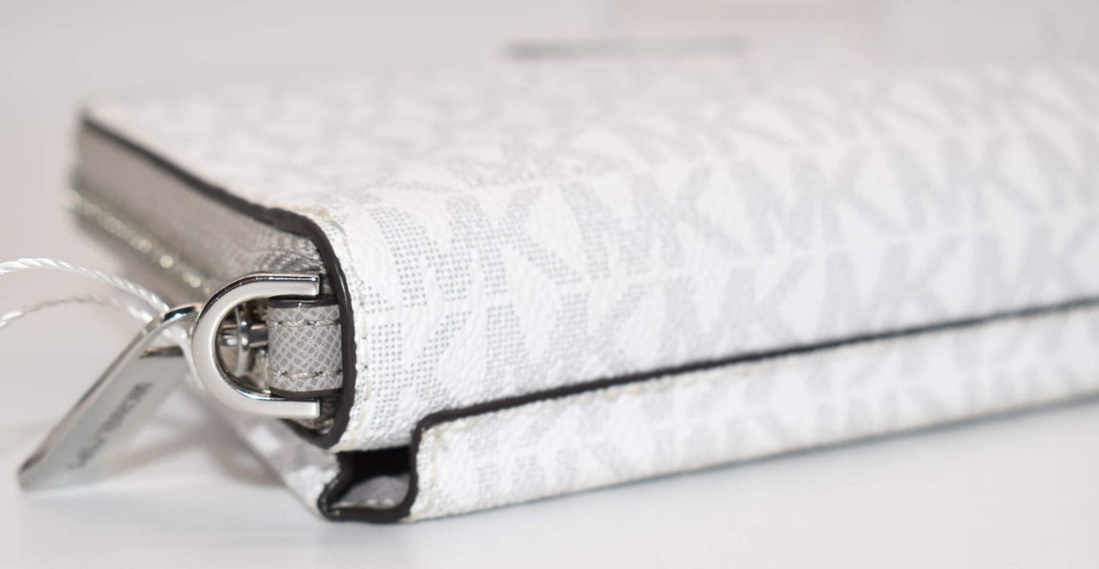 Michael Kors Jet Set Medium Zip Around Phone Holder Wristlet in Bright White