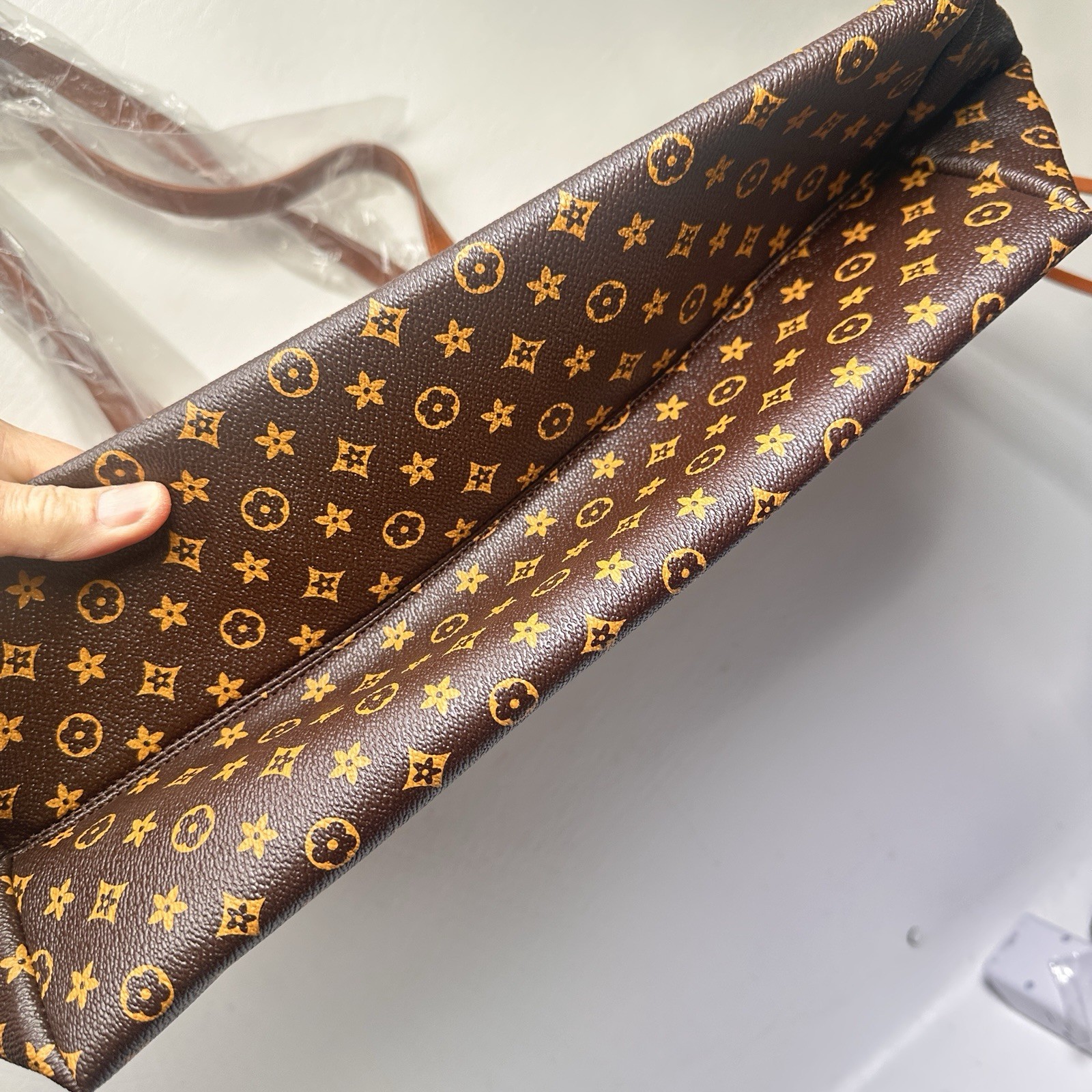 5-in-1 Designer Tote Handbag Brown Gold Medallion Wallet Makeup Pouch Cards