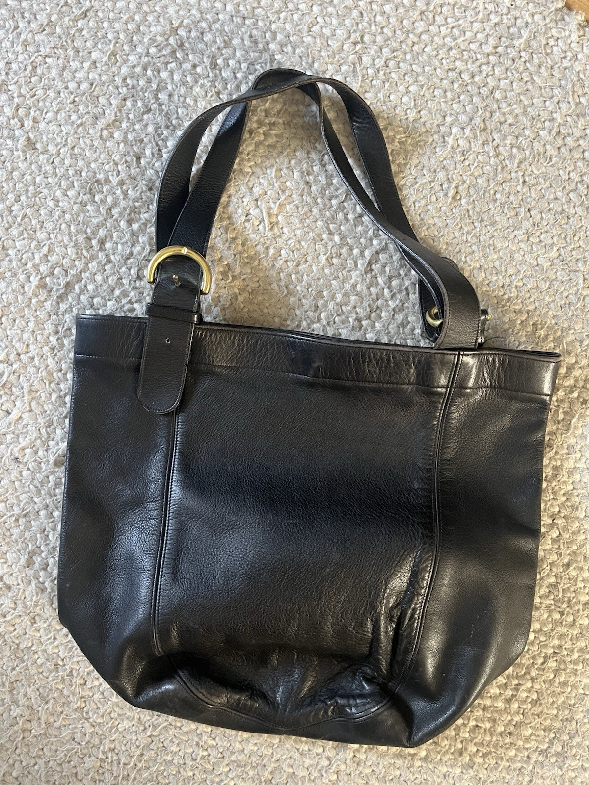 Coach Black Solid Tote Bag, Double Handles, Magnetic Closure, Pockets, Charm