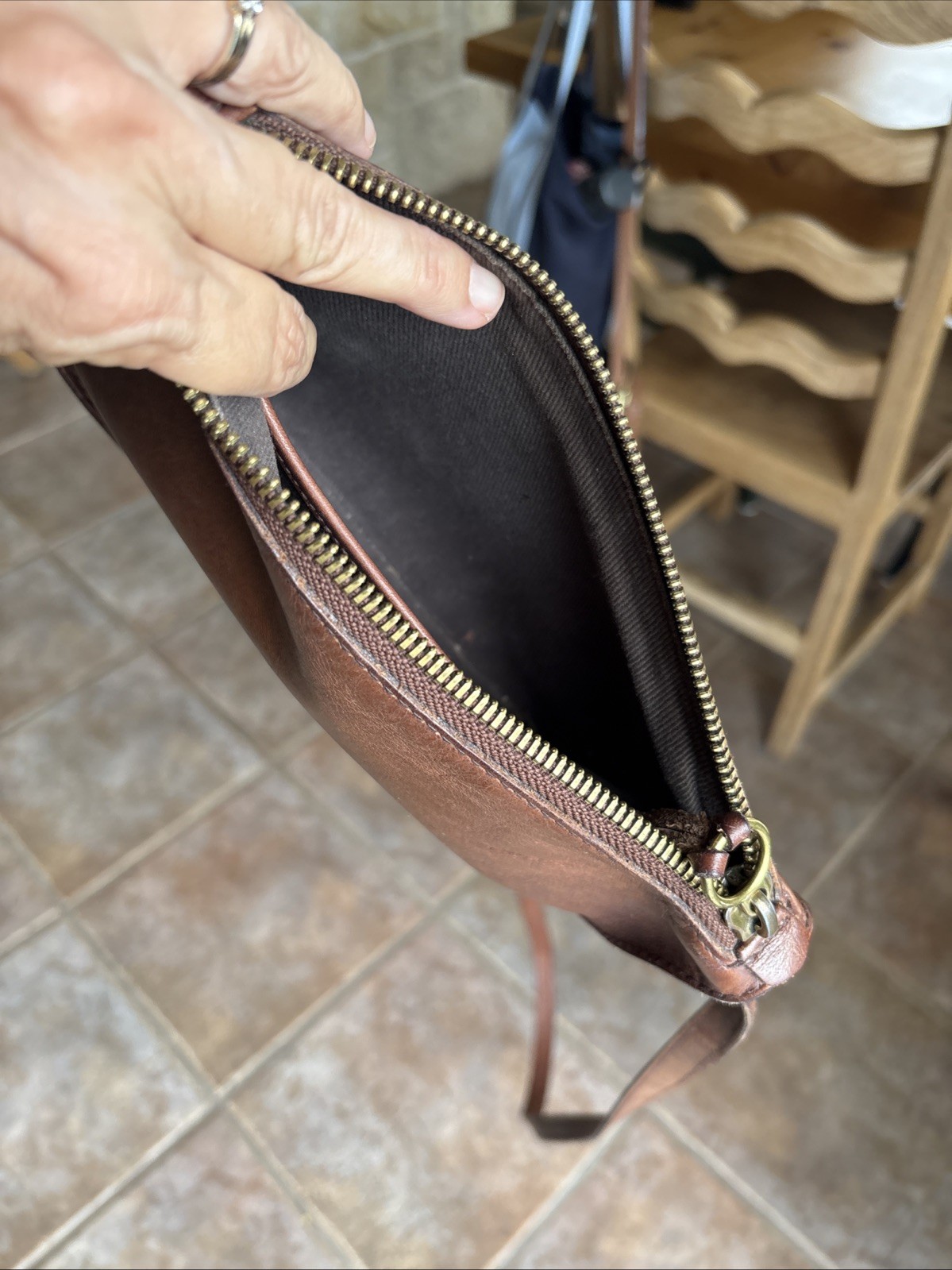Madewell Brown Leather Crossbody Bag – Distressed Vintage Style