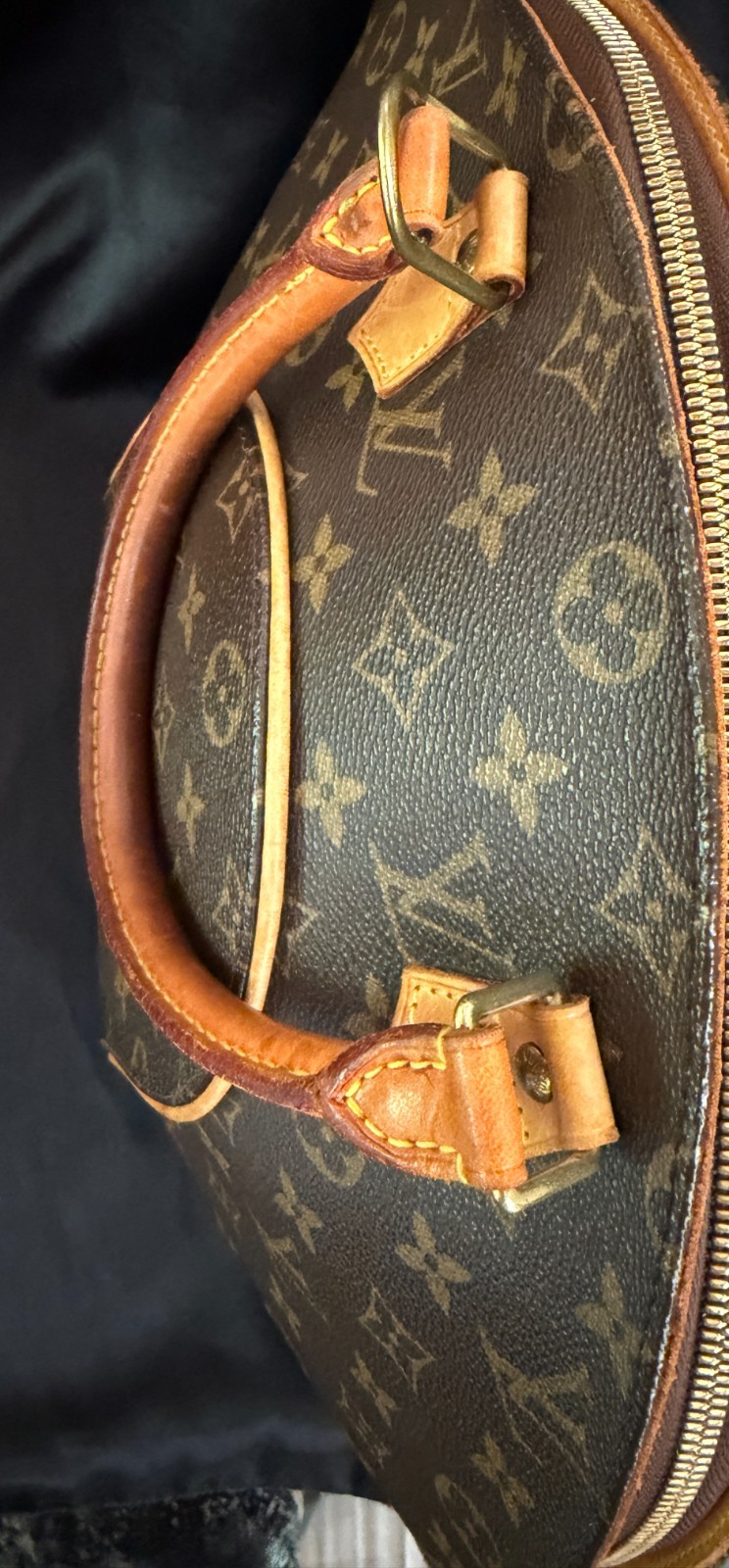 Authentic Louis Vuitton Ellipse MM Monogram Handbag Made in France Vintage 2004