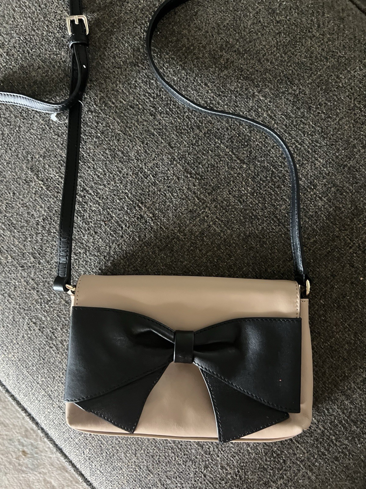 Kate Spade New York Beige Black Colorblock Bow Crossbody, Magnetic, Gold