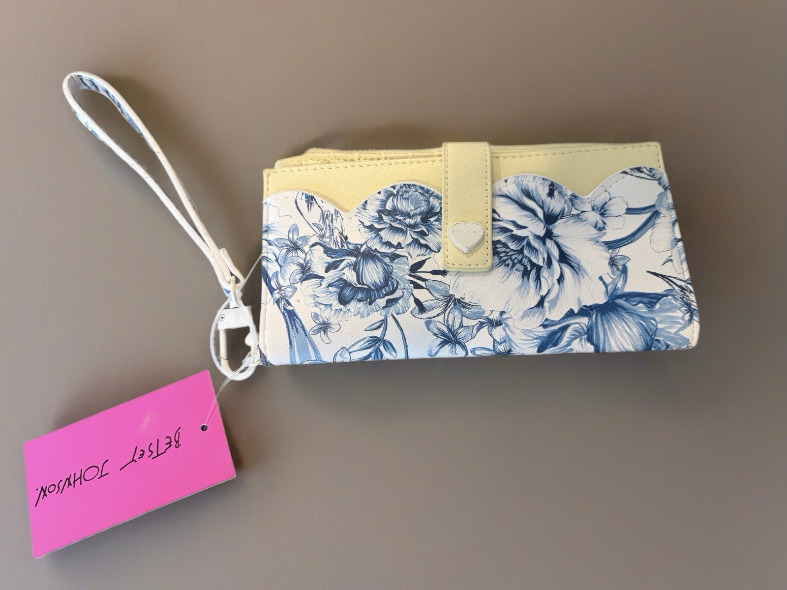 NWT Betsey Johnson Floral Wristlet Wallet Zip-Around Clutch with Card Slots