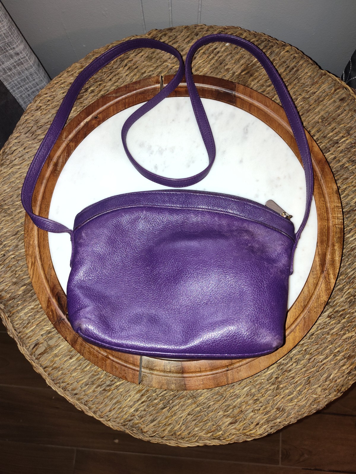 Liz Claiborne Purple Pebbled Crossbody Bag Zip Top Logo Gold Hardware Geometric