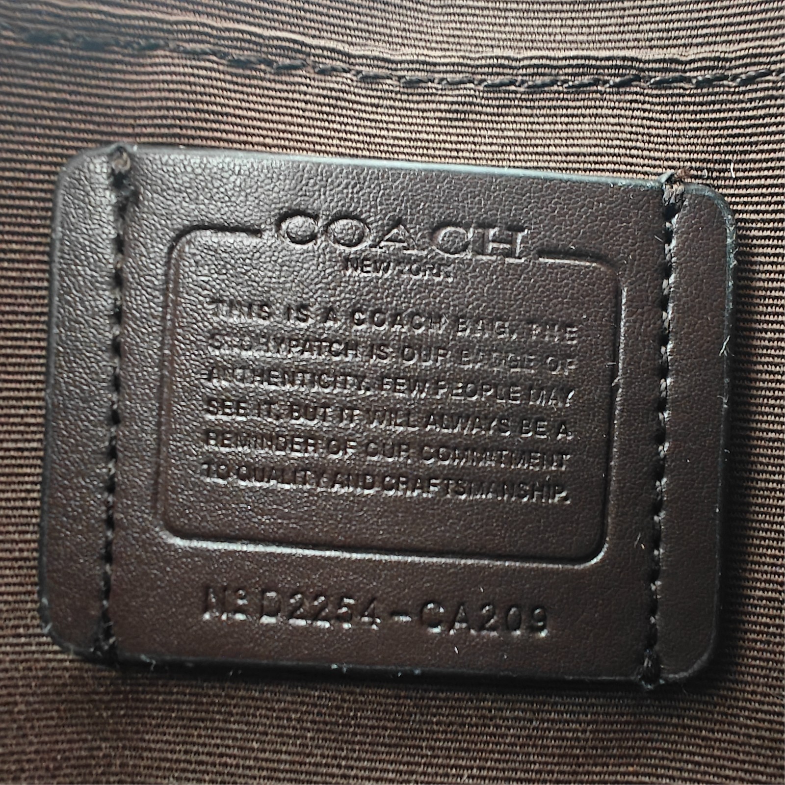 Signature Coach Teri Shoulder Bag CA209 Pebbled Black