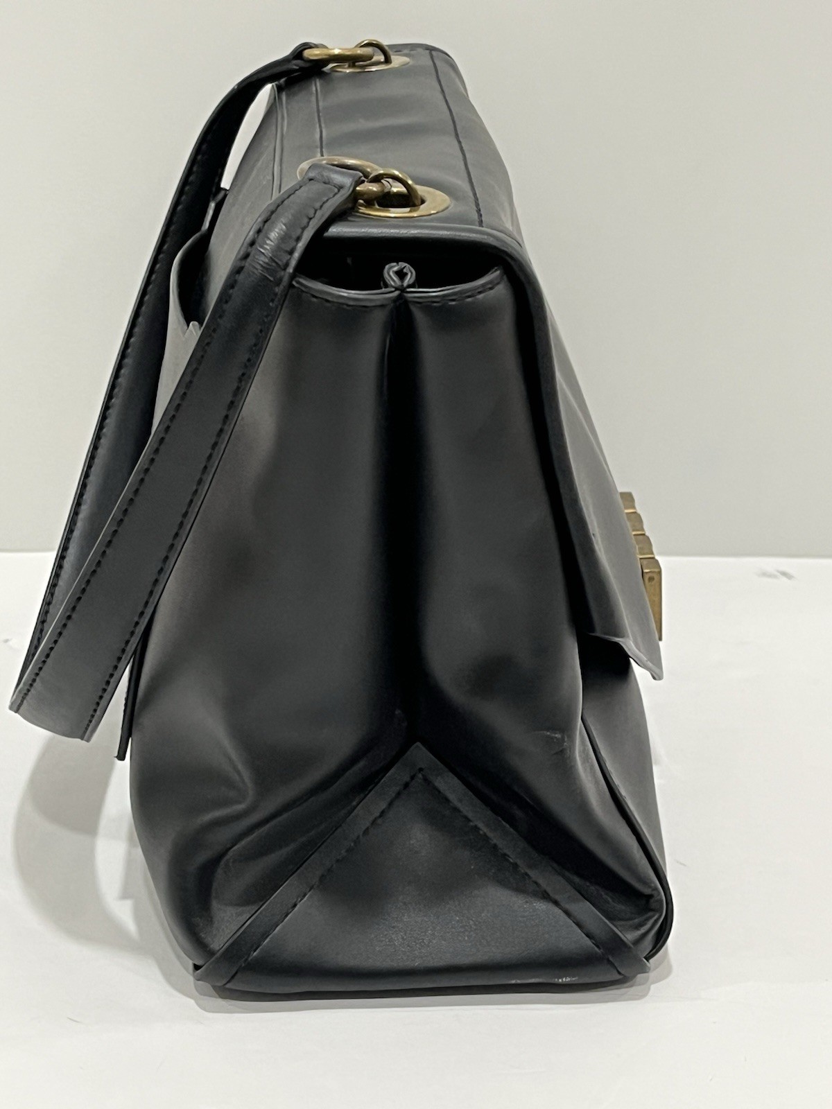 ZAC POSEN Eartha Leather Single Strap Shoulder Bag Purse BLACK with Hinge Lock