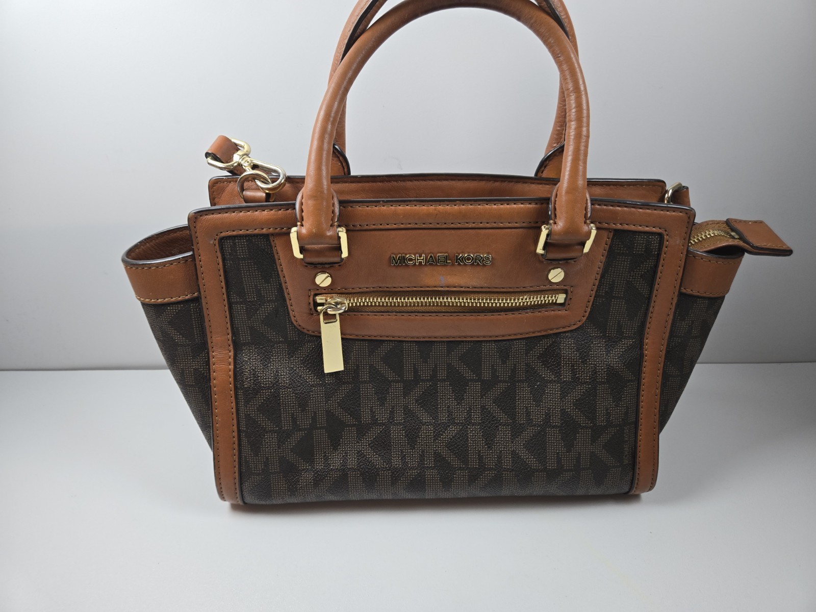 Michael Kors Women’s Selma Satchel Purse- Brown W/ Gold Pre-Owned (Read)