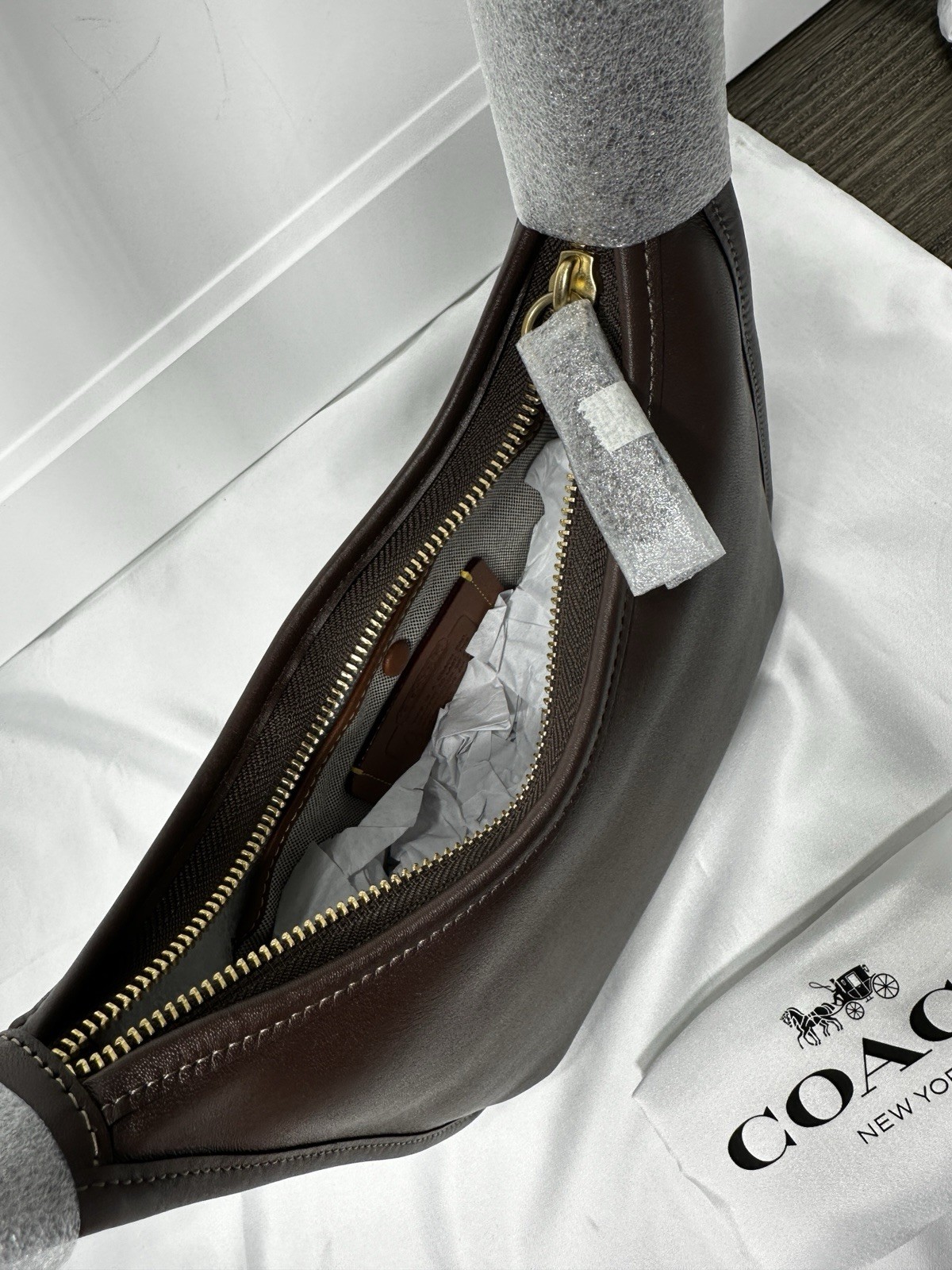 Coach Curve Zip Bag in Maple Glovetanned Leather CAF11 NWT
