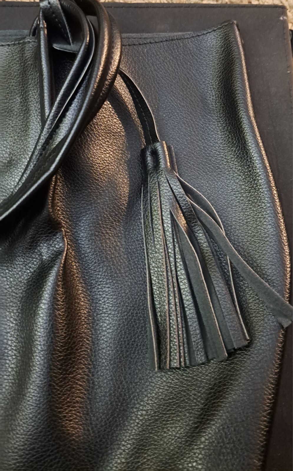Black Pebbled Solid Large Tote Bag Magnetic Closure w/ Tassel, Inner Pockets