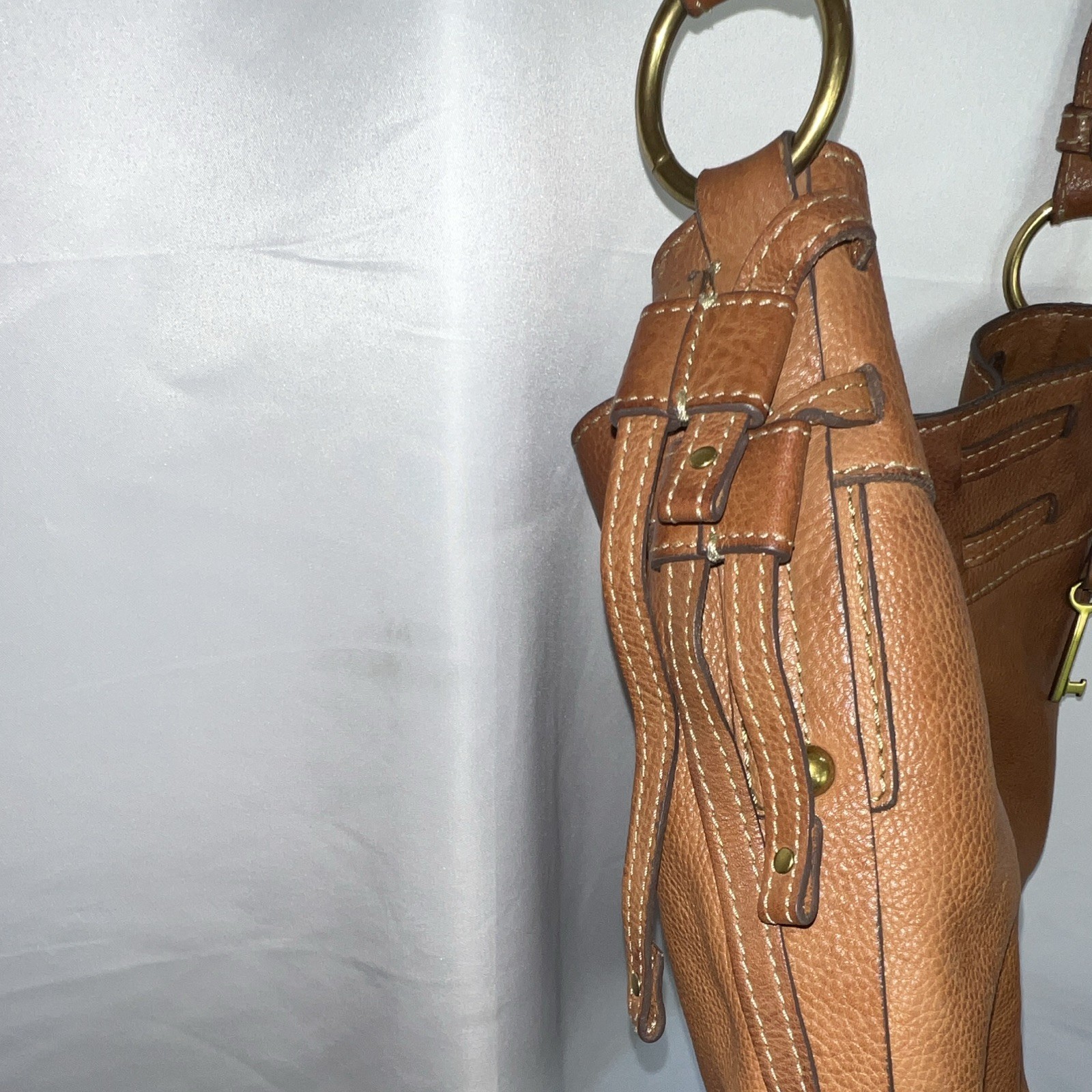 Fossil Brown Pebbled Shoulder Bag Magnetic Closure Gold Hardware Key Lined