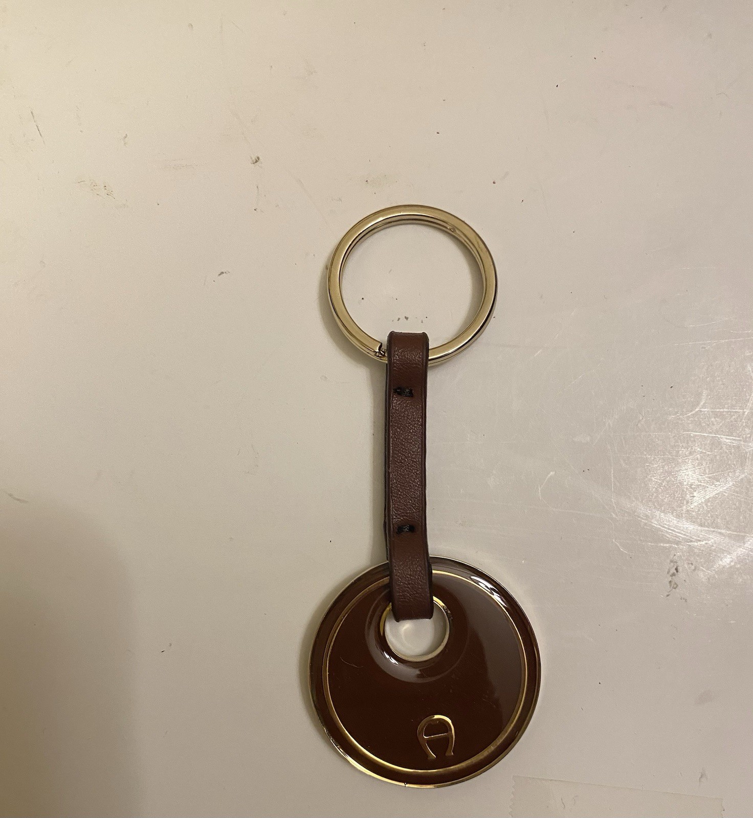The label says Aigner Tote Bag With Key Ring Gift Set