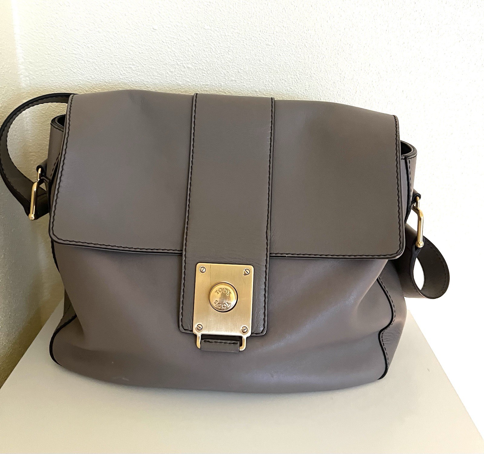 PREOWNED Vintage Tod’s Taupe Beige Leather Shoulder Bag with Dust Bag