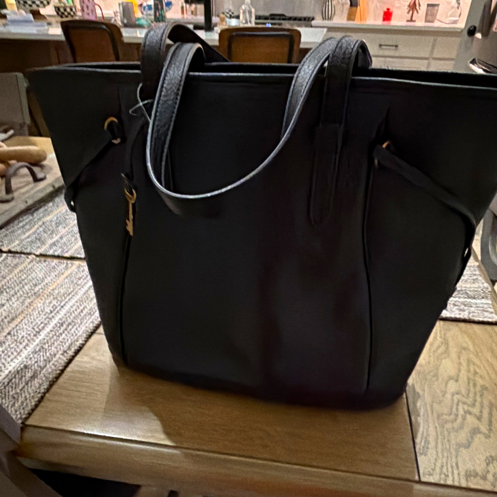 Fossil Black Pebbled Tote Shoulder Bag Zip/Magnetic Gold Hardware Pockets Charm