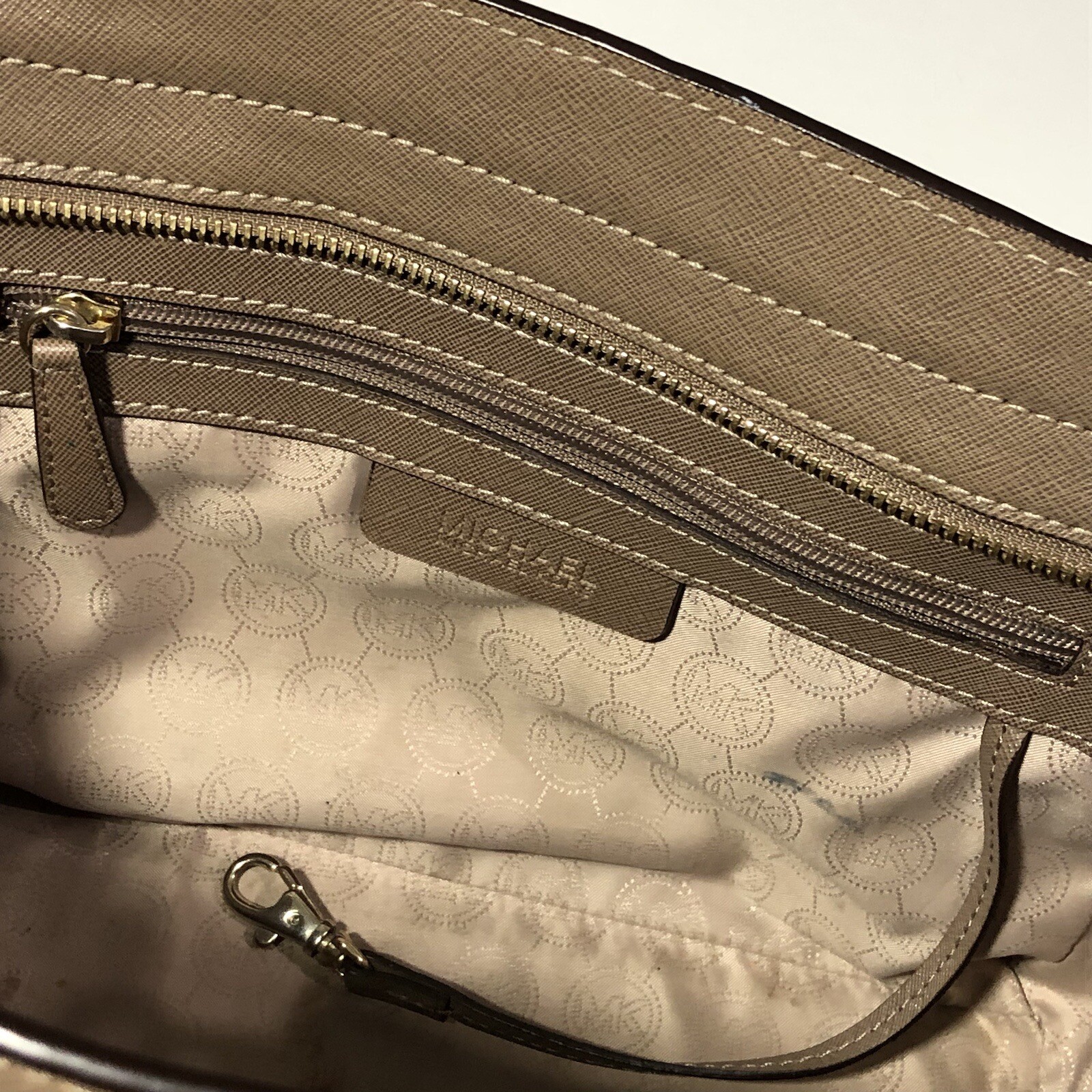 Michael Kors Selma Satchel Crossbody Bag Beige Saffiano Leather Zip Closure