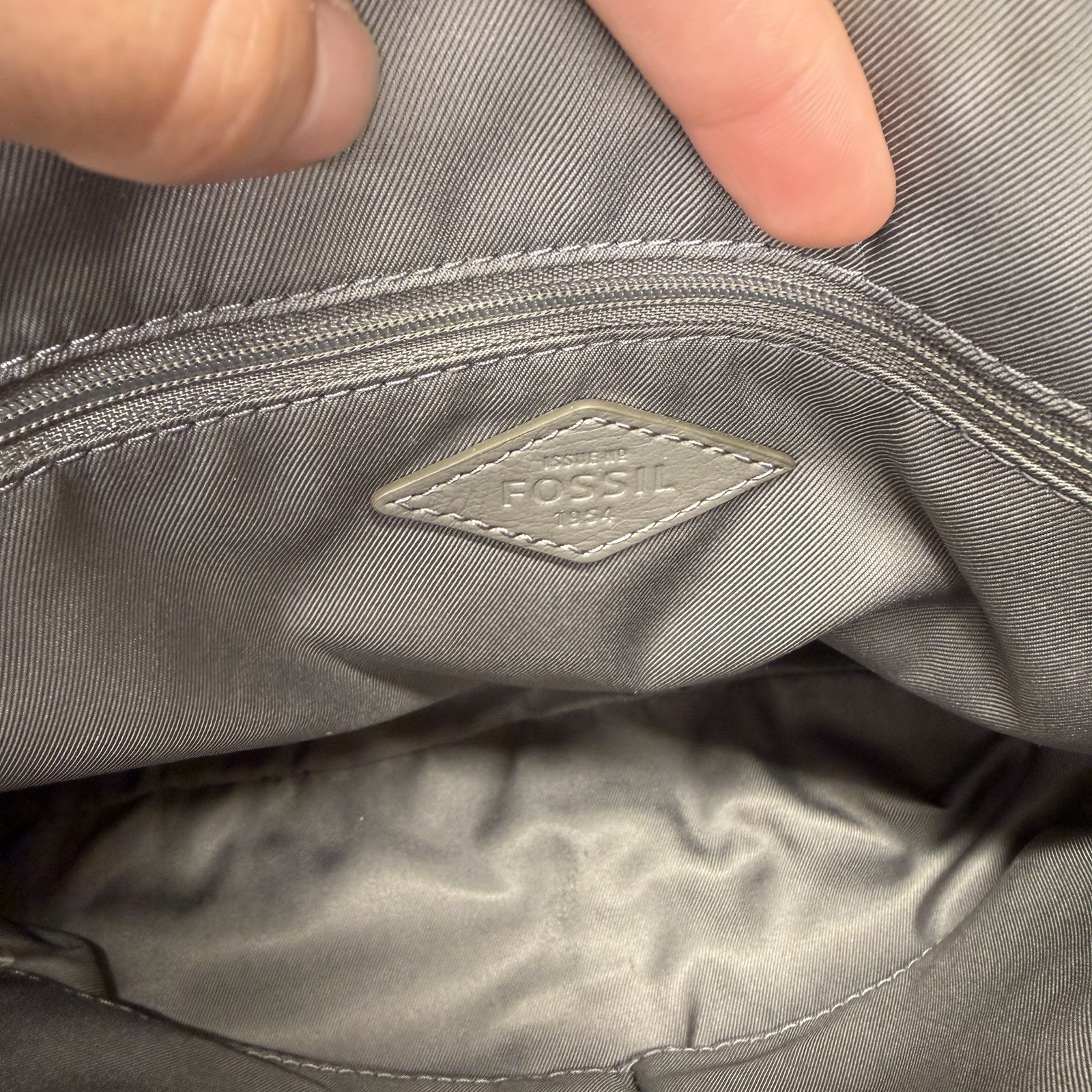 Fossil Fiona Crossbody Bag Purse Gray Leather 12×9 Zip Pocket W Key Chain Strap