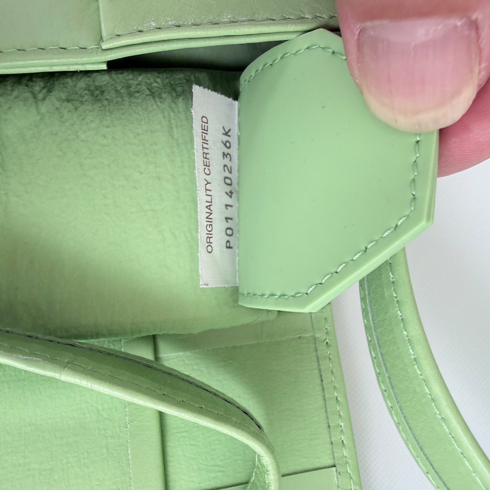 Bottega Veneta Cassette Wallet on Strap Green Maxi Intrecciato Leather 667048