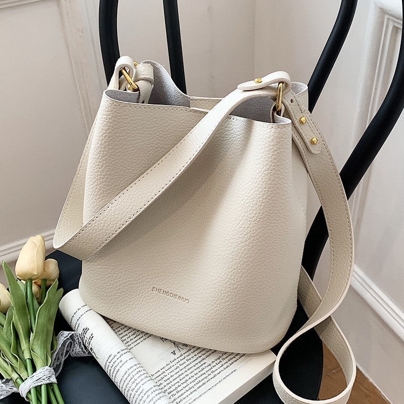 Stylish Women’s Shoulder Bag – Luxe Commuter Tote & Simple Bucket Bag Set