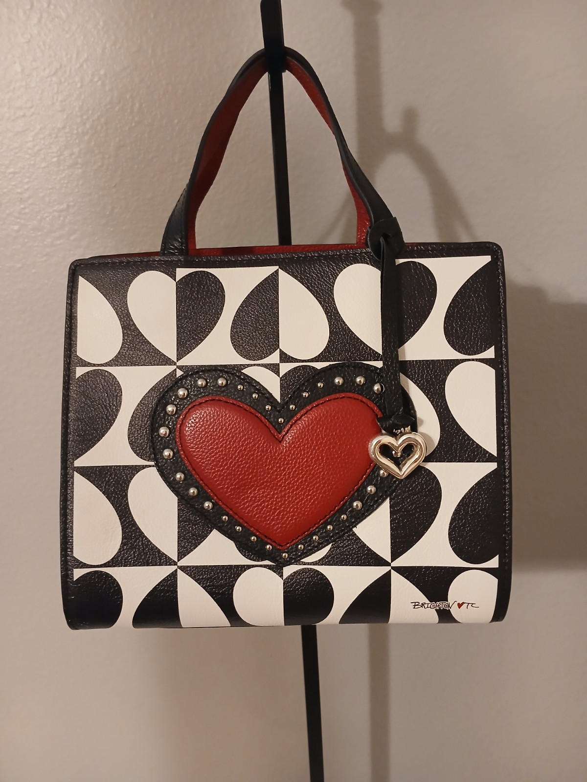 BRIGHTON FASHIONISTA COLLECTION LOOK OF LOVE QUEEN OF HEARTS SHOULDER BAG MP$430