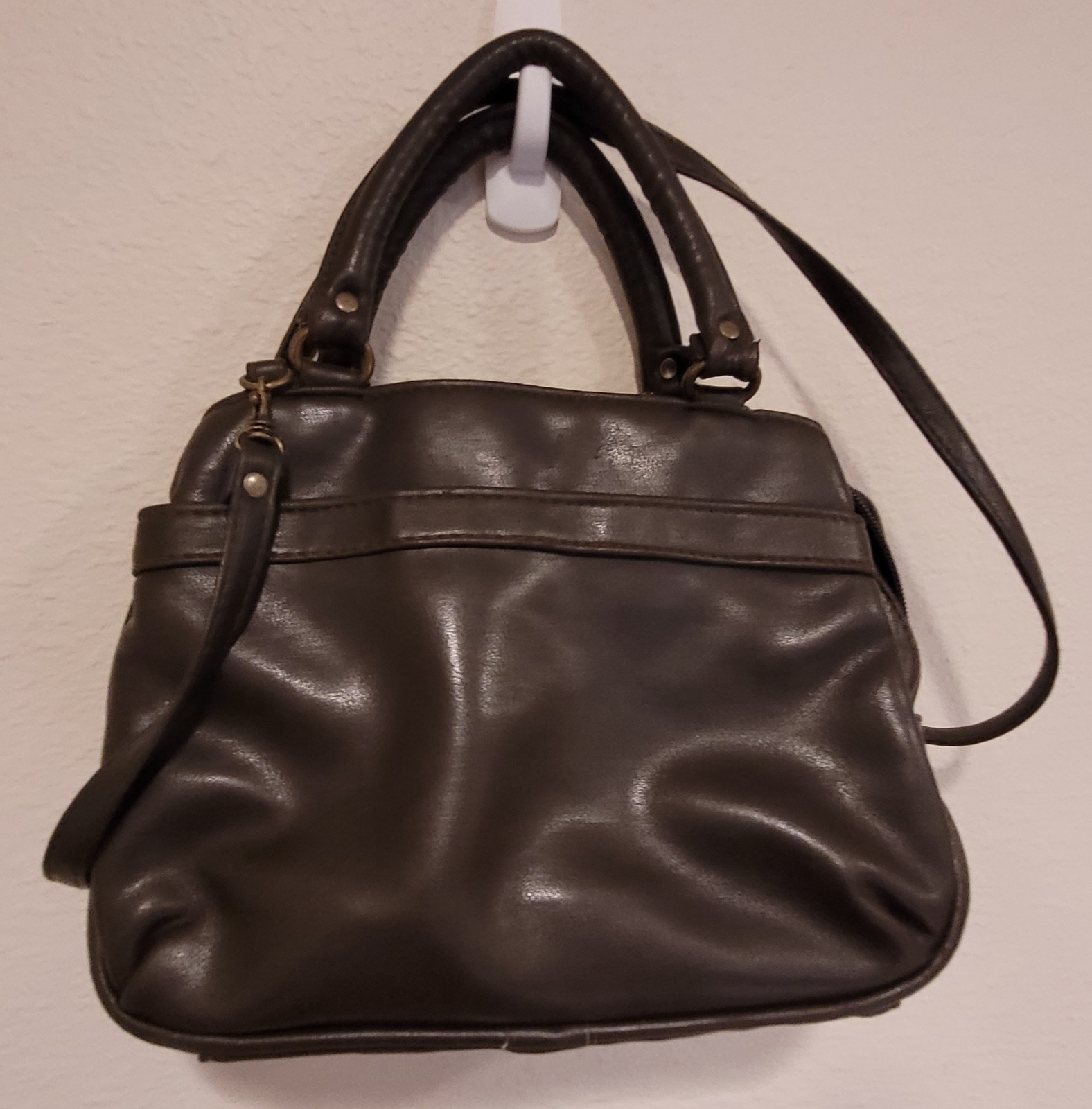 Collection Brand Women’s Brown Faux Leather Purse. Tons Of Pockets & Sections