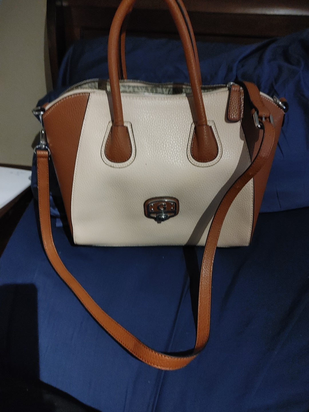 guess purses and handbags