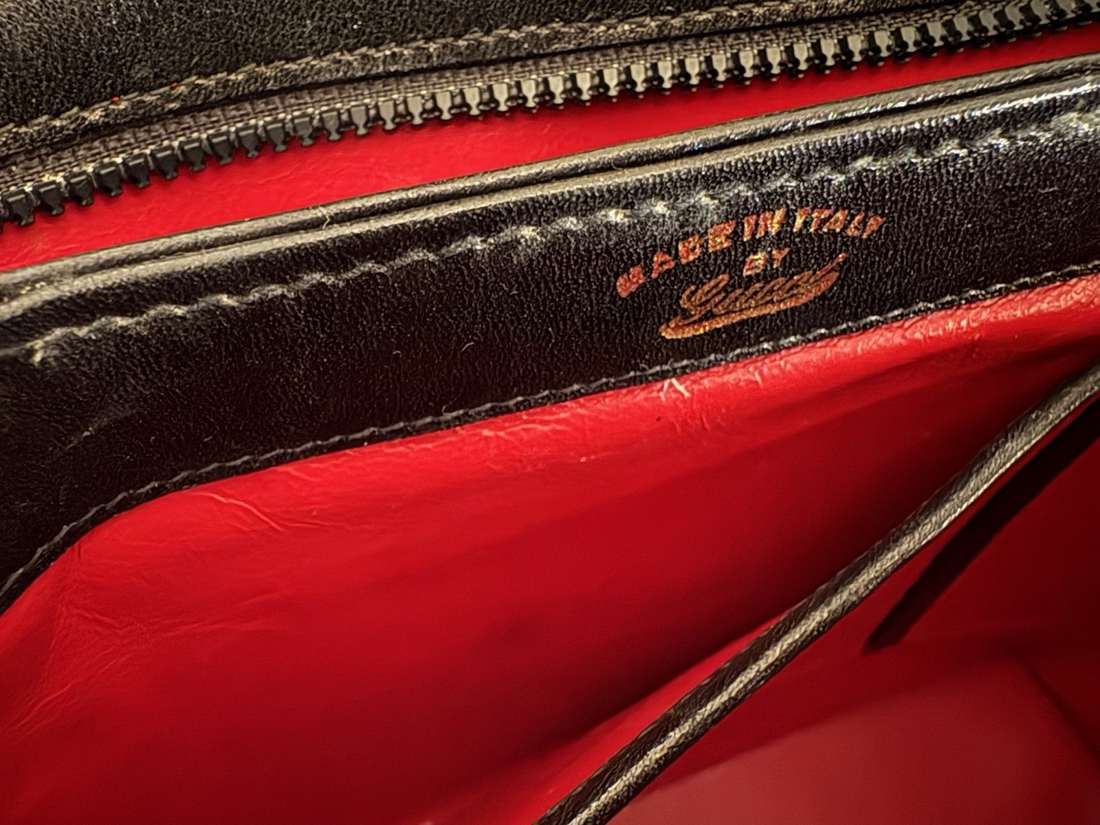 GUCCI Vintage 80s-90s Leather Handbag Black Retro Turnlock Authentic STUNNING