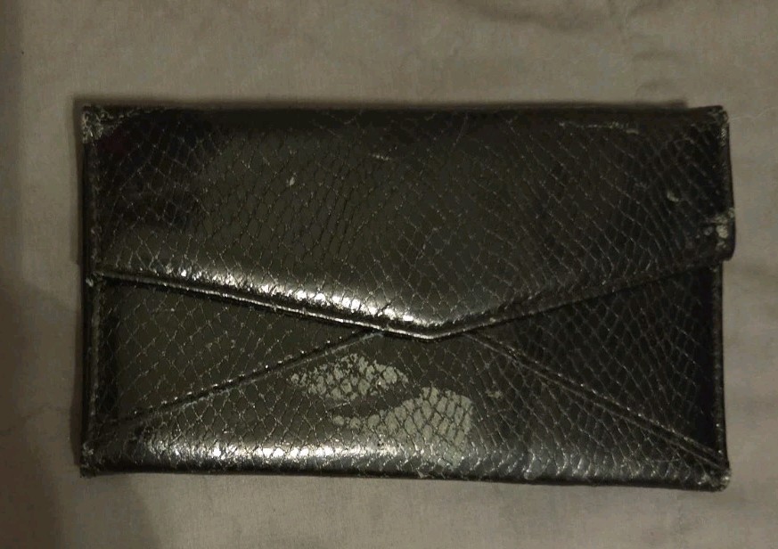 Lot 6 Womens Clutch / Purses. various styles and colors