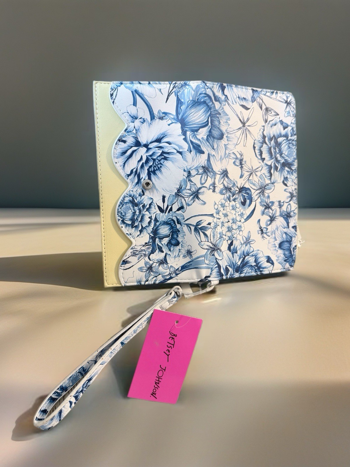 NWT Betsey Johnson Floral Wristlet Wallet Zip-Around Clutch with Card Slots