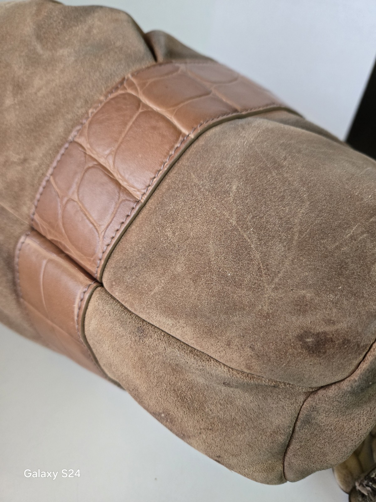 Vintage AUTHENTIC FURLA Tan/ Beige Suede And Crocodile Embossed Leather Hobo/…