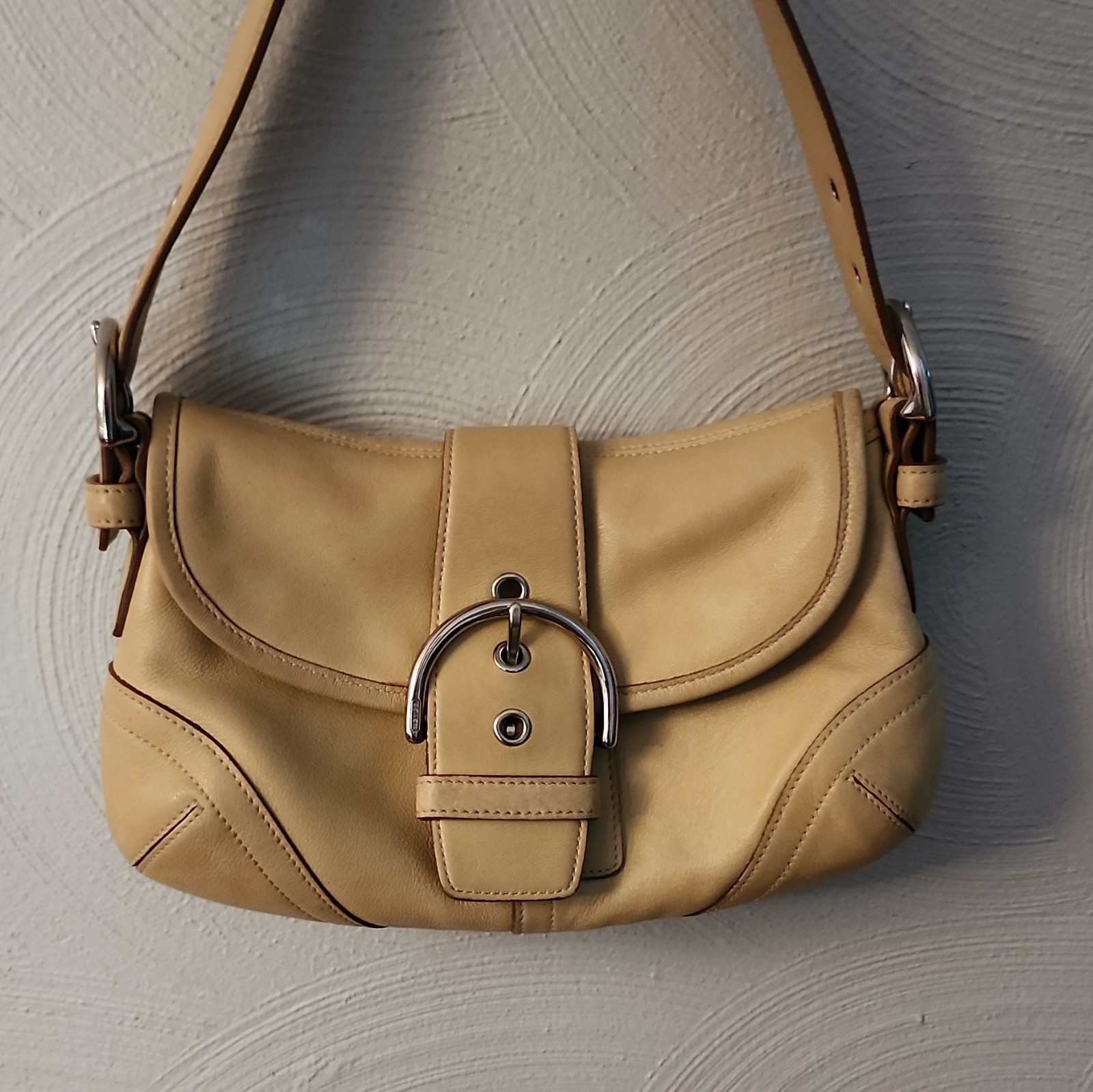 Coach Vintage Tan Soho Leather w/Buckles Shoulder Bag Y2K