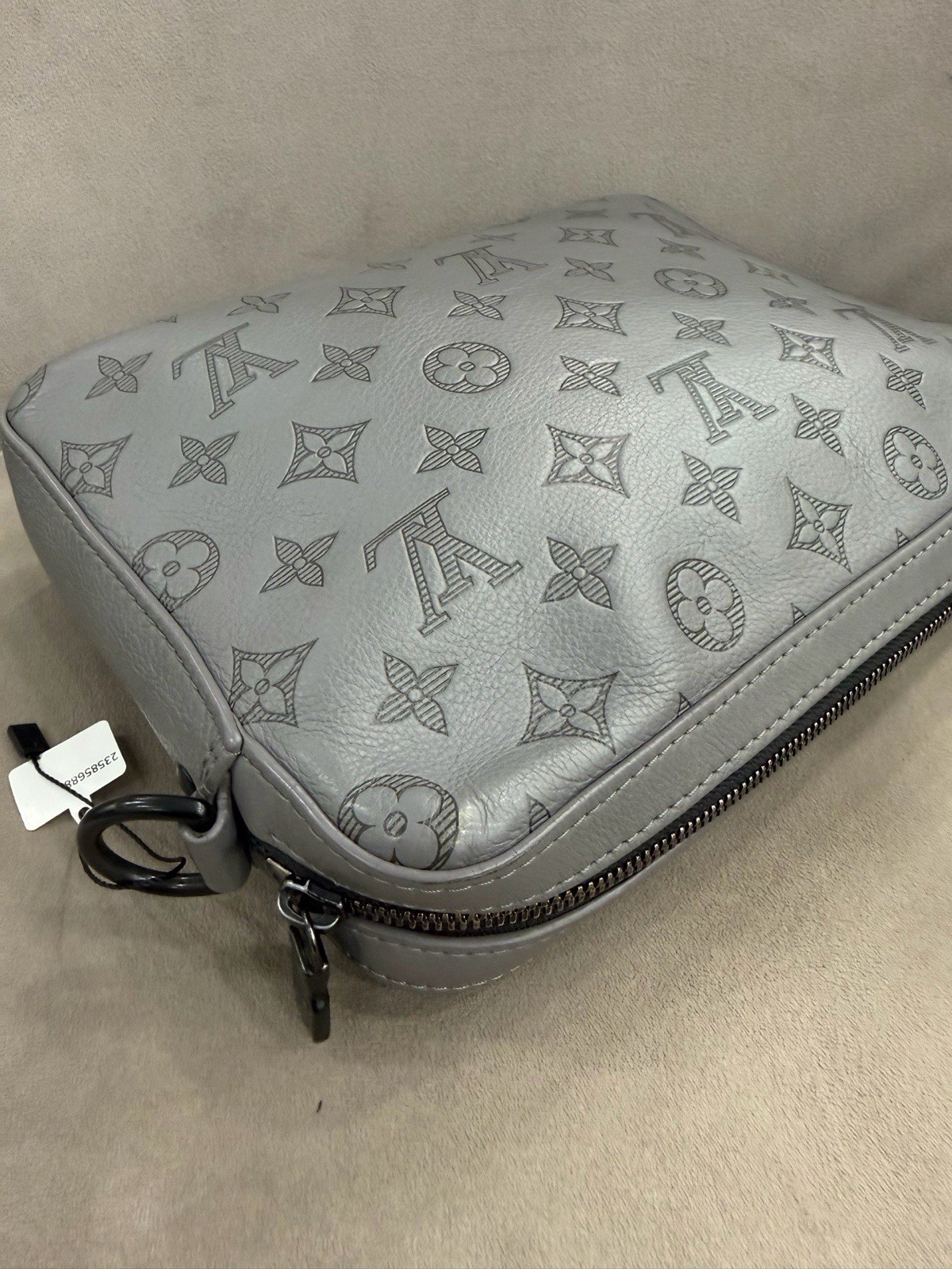 Louis Vuitton classic gray full print old flower three-in-one size 25*18