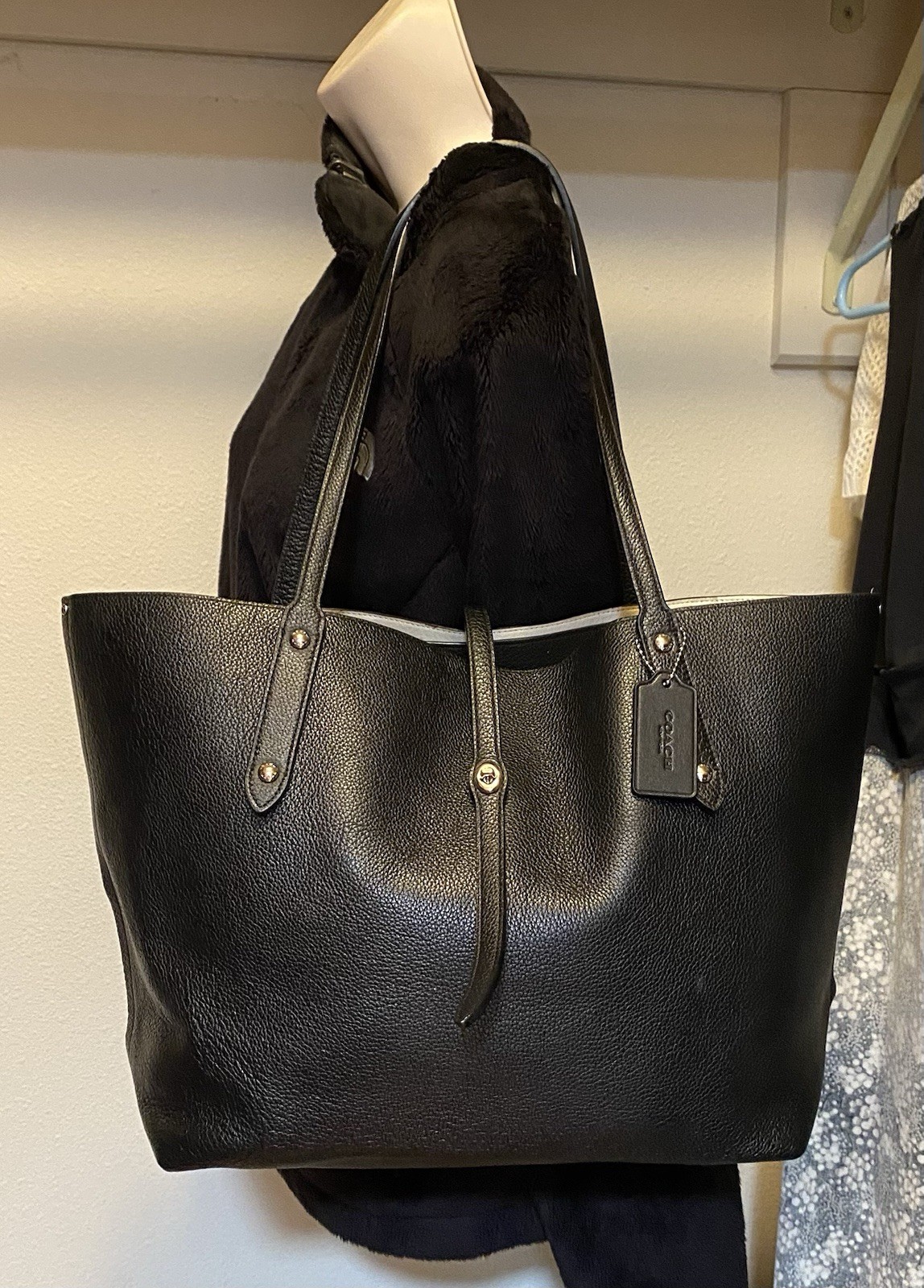 Coach 36358 Large Market Tote In Black Pebbled Leather & Floral Print Interior