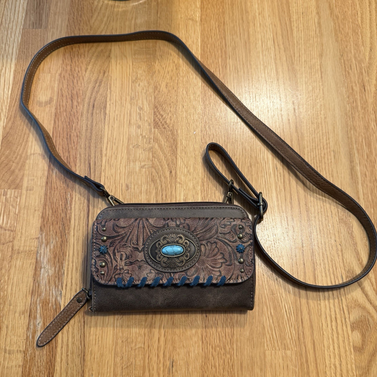Justin Boots Western Crossbody Purse / Wallet Turquoise Stone Concho Accent