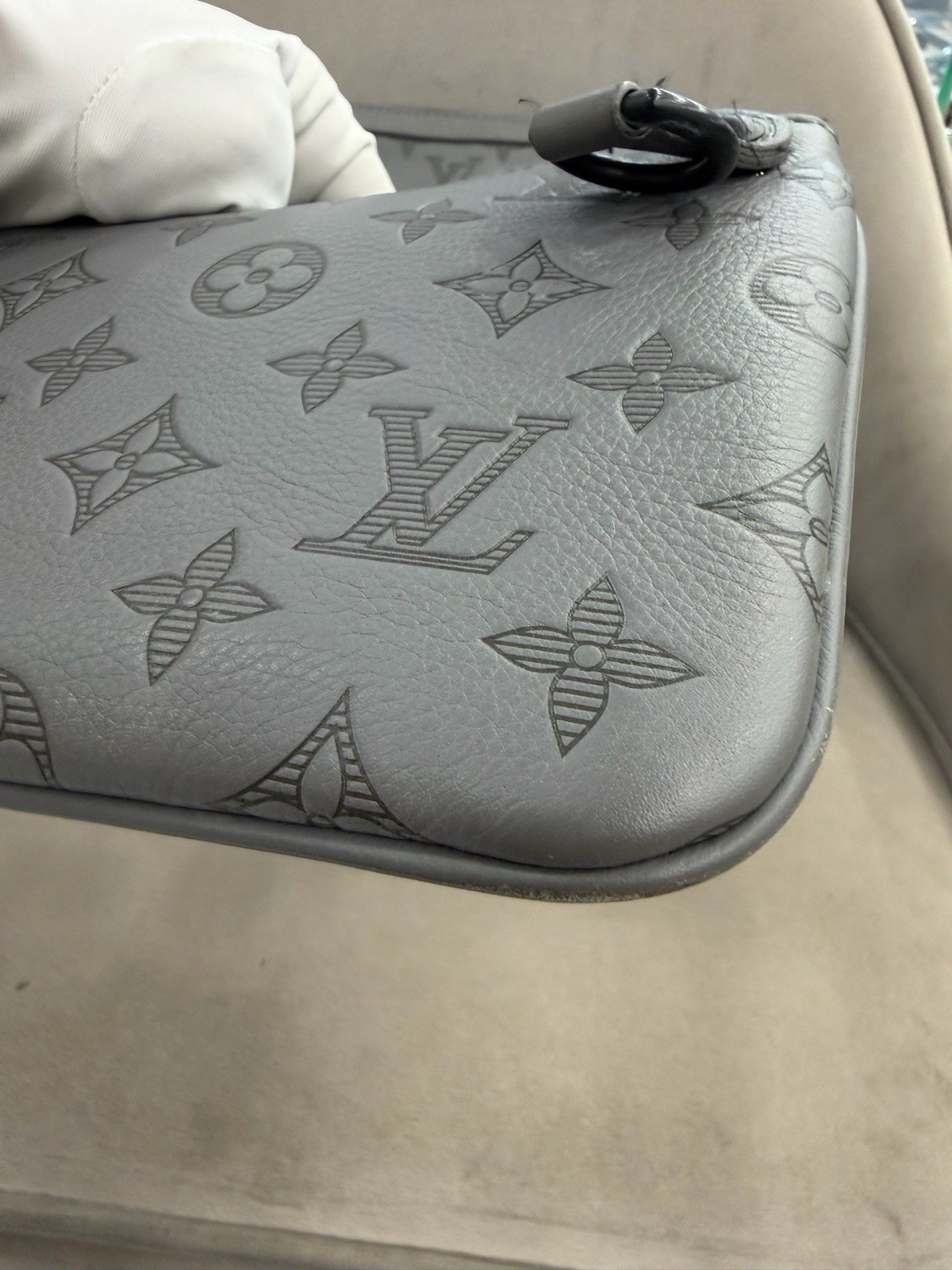 Louis Vuitton classic gray full print old flower three-in-one size 25*18
