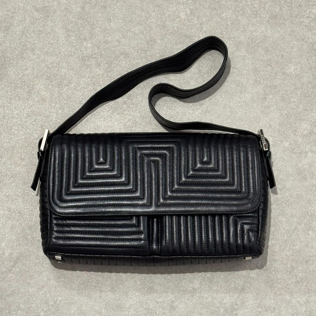 BALLY Quilted Bag Geometric Black Y2K 22a