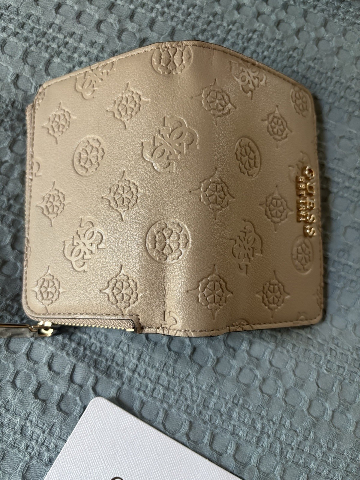 GUESS Purse and Matching Wallet Set Tan Gently Used, Super Cute!