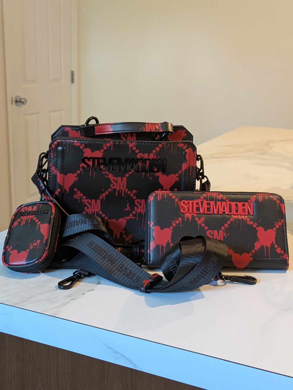 Steve Madden 4 Piece Crossbody Bag Wallet Coin Purse Set Black Red Hearts