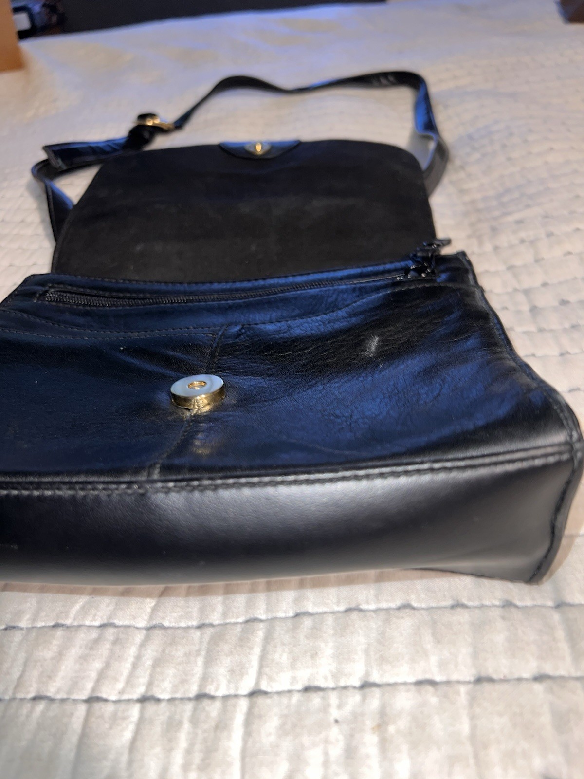 LEATHER SHOULDER BAG GOLD TRIMS