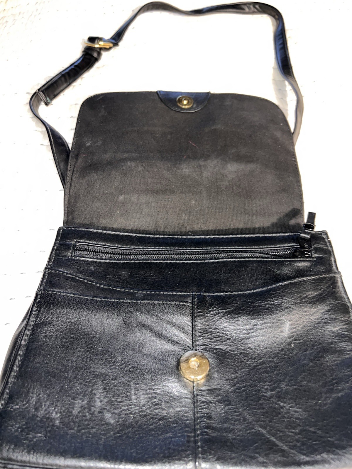 LEATHER SHOULDER BAG GOLD TRIMS