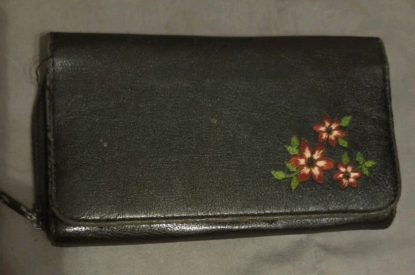 Lot 6 Womens Clutch / Purses. various styles and colors