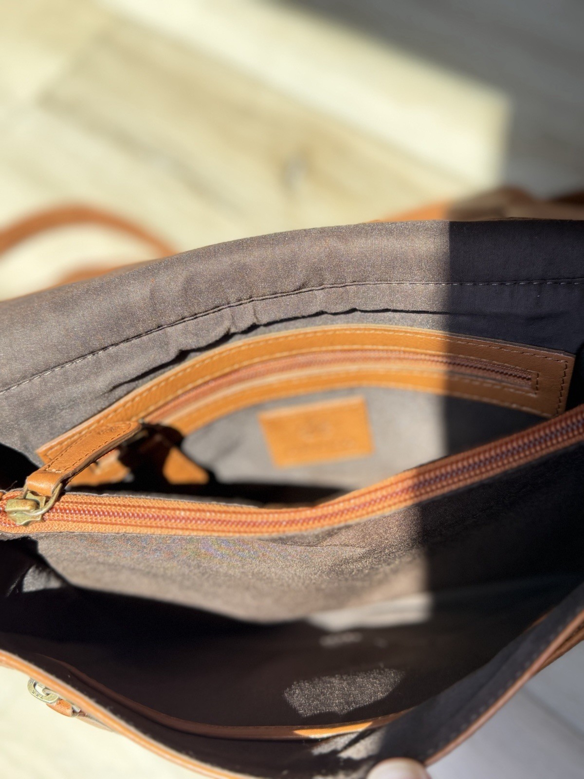 Oak & Tan Brown Medium Crossbody Bag Zip & Magnetic Closure, Inner Pockets