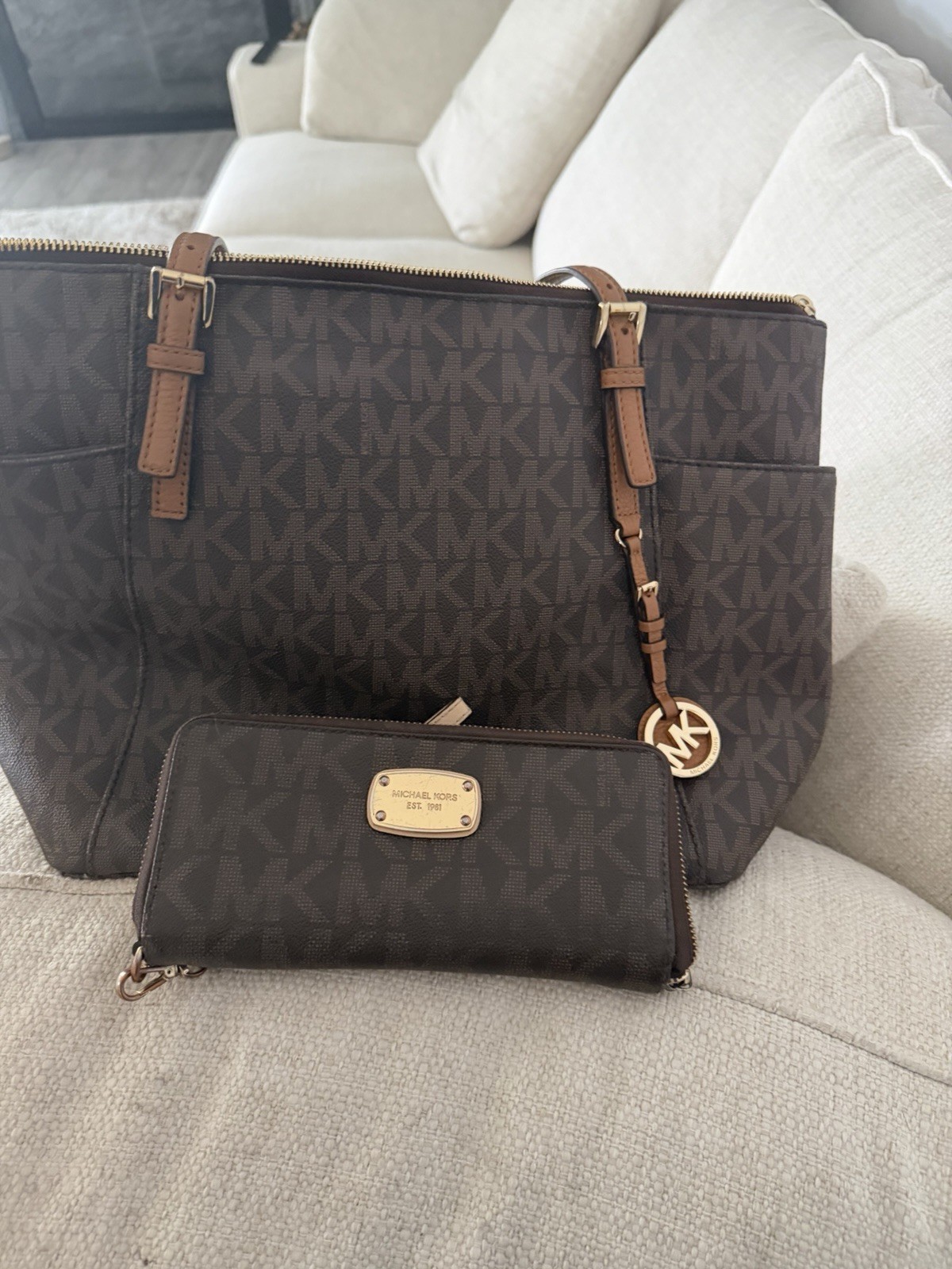 Michael Kors Brown Monogram Large Zip Tote & Zip-Around Wallet Set, Pockets