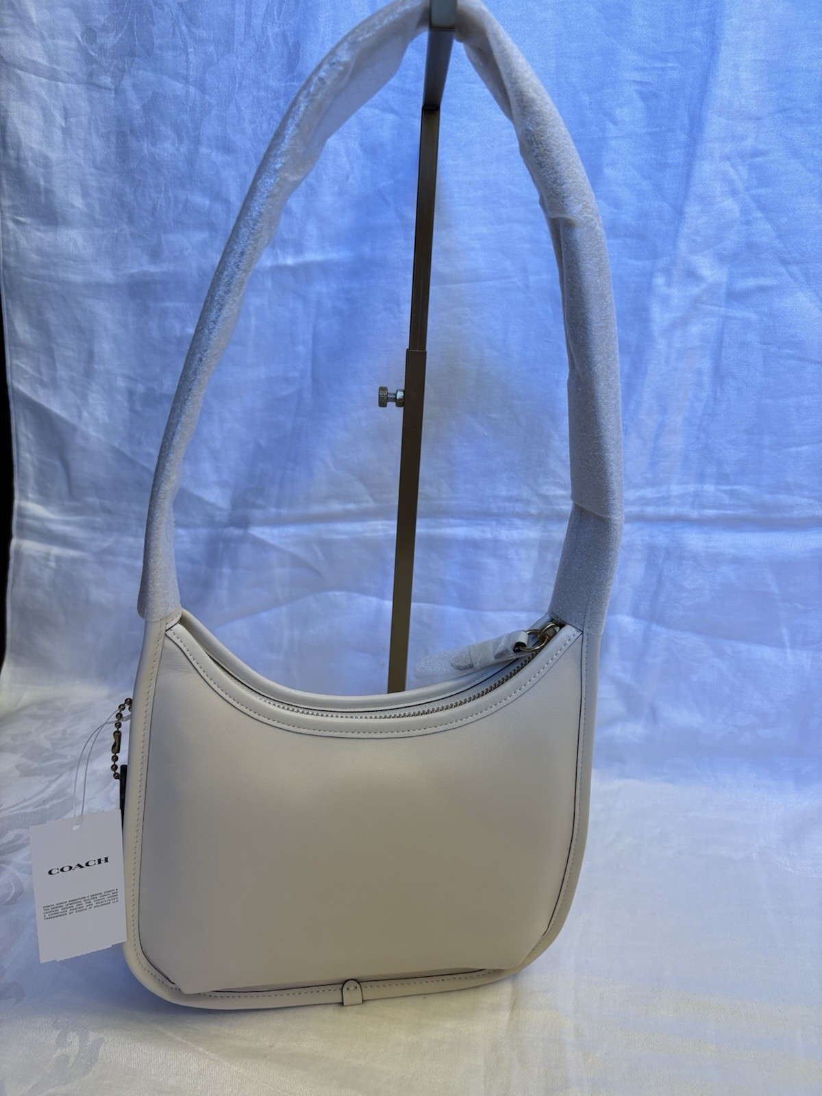 Coach 🤍 CAF11 Glov Curve Smooth Leather Zip Bag