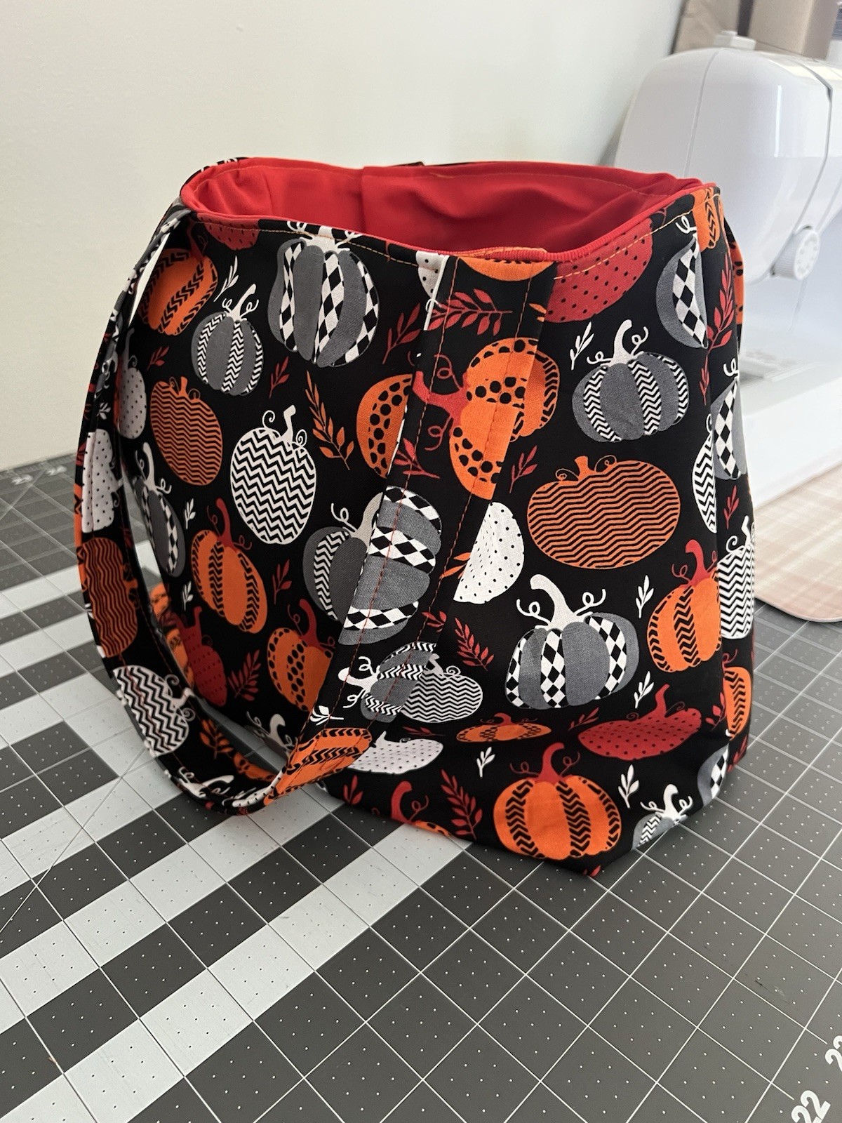 Handmade Pleated Pumpkin Print Halloween Bag w/ Handles, Orange Lining w/2 Pockt
