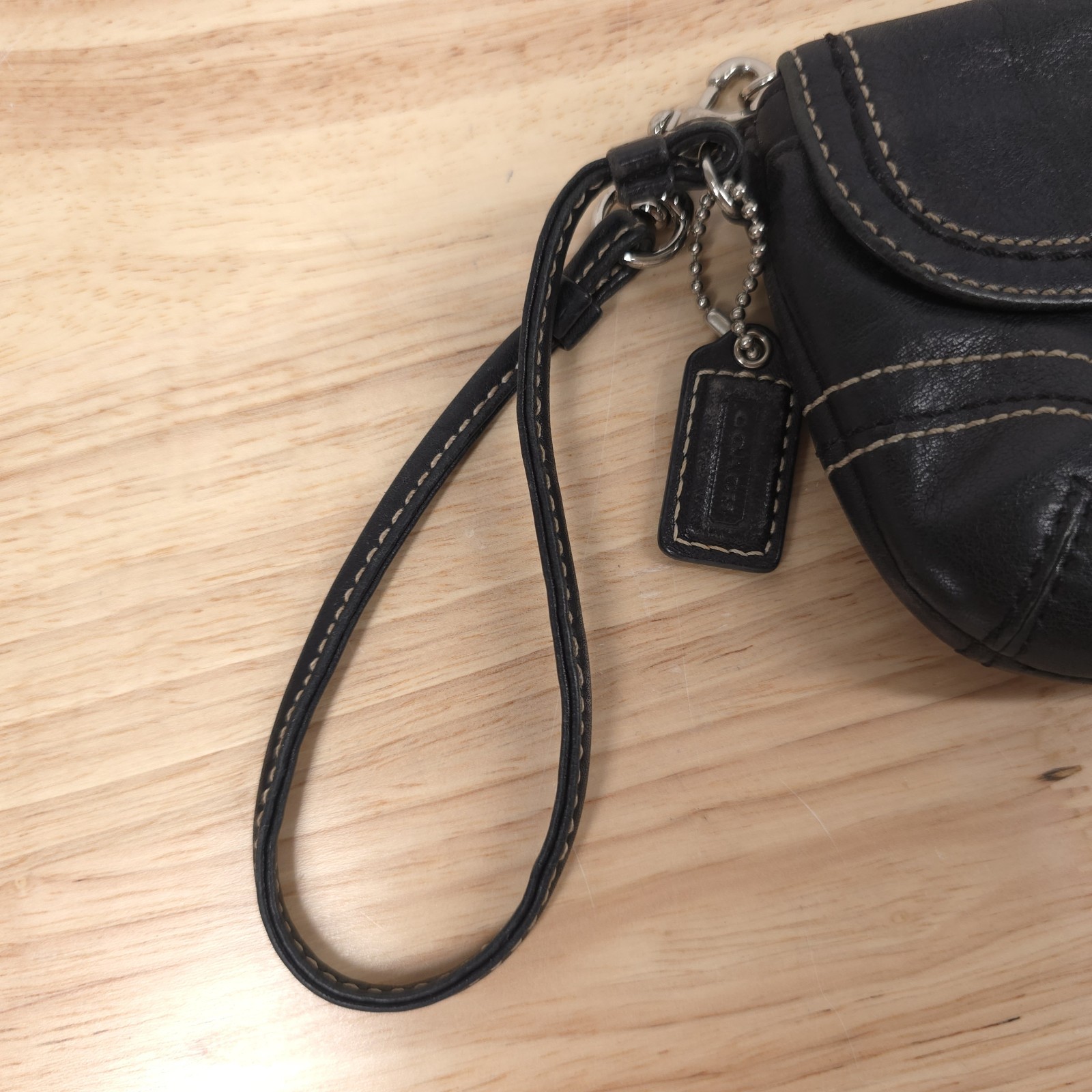 Coach Soho Black Leather Buckle Wristlet Clutch Hangtag Contrast Stitch VTG Y2K